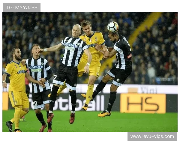 乌迪内斯边路传中频繁撕开防线