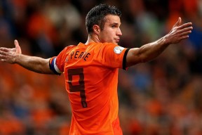 C罗离队传闻引发球迷热议，c罗离开皇马照片