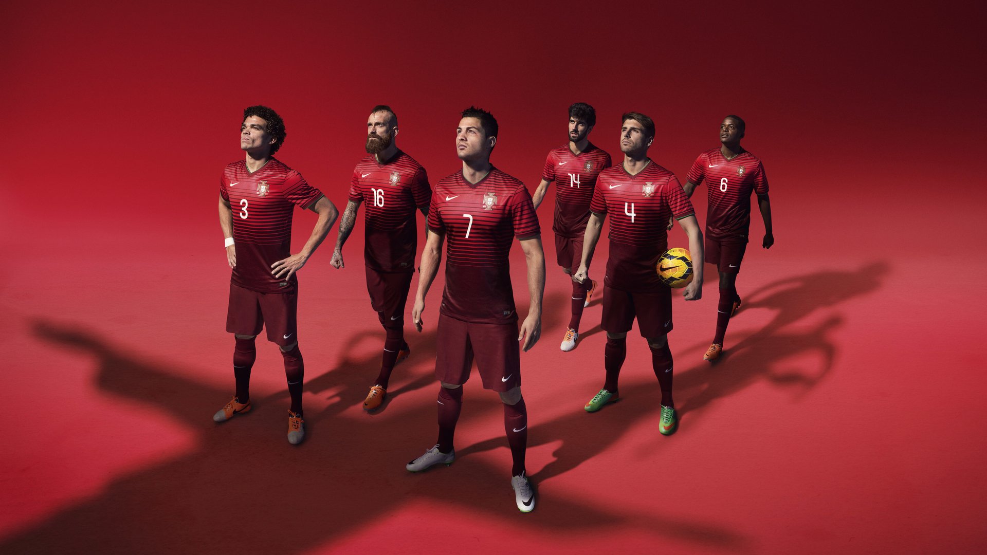 “世界游泳锦标赛新加坡:水上芭蕾选手成全场焦点”