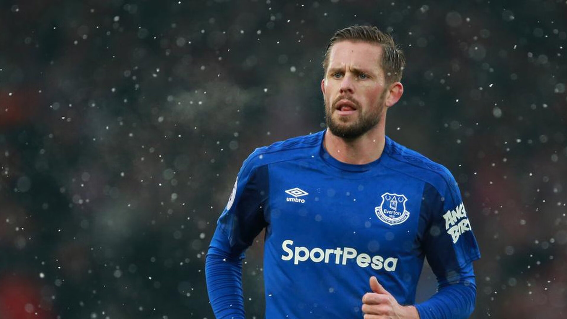 球队发布官方海报传递备战信号激发球迷期待情绪，球队宣传文案